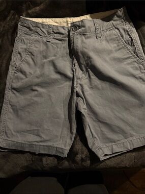 Old Navy Men's Light Gray Flat-Front Chino Shorts